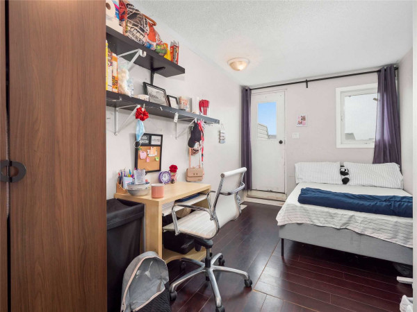 toronto-student-housing-rent-furnished-rooms-harrington-housing