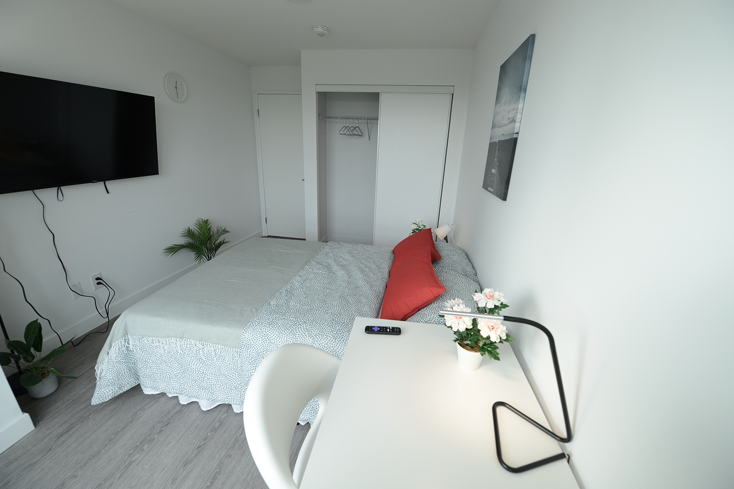 Deluxe Room Weston & Finch Harrington Housing